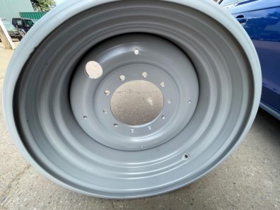2x DW25x42 rear + 2x DW20x30 front Massey Ferguson 7624 wheels, as new