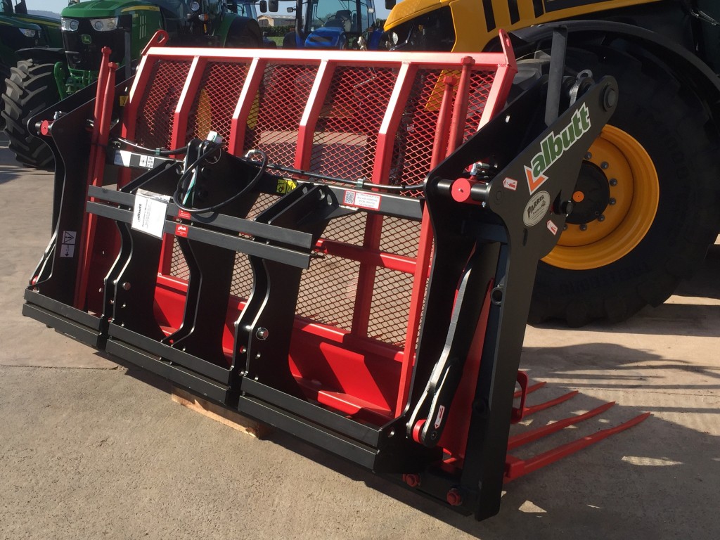 Albutt B809PP push off buckrake, new, 9ft wide, 16 + 4 kv tines, three point linkage brackets