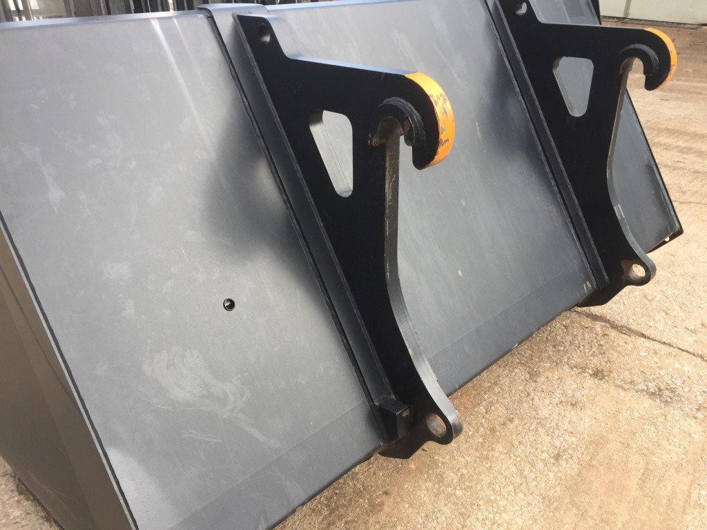 Quicke 2023HDX bucket, Volvo BM hooks, 7ft 6 wide, this bucket will hold approx. 1450kg of wheat