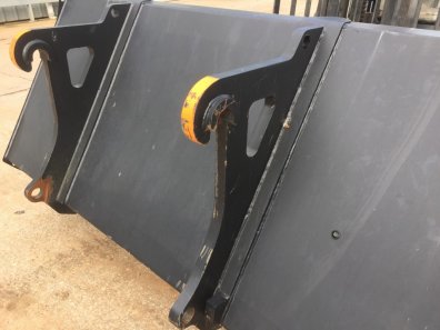 Quicke 2023HDX bucket, Volvo BM hooks, 7ft 6 wide, this bucket will hold approx. 1450kg of wheat