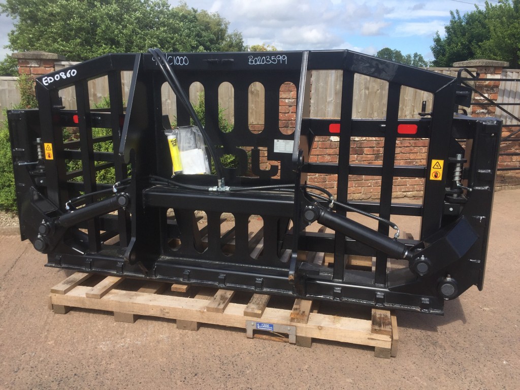 JCB folding fork, NEW, 14ft wide, hydraulic folding, Volvo hooks