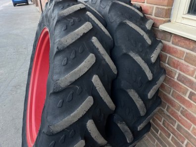 2x 380/90/50 + 2x 340/85/36 tyres fitted to Fendt 700 series rims