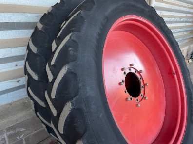 2x 380/90/50 + 2x 340/85/36 tyres fitted to Fendt 700 series rims