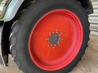 2x 380/90/50 + 2x 340/85/36 tyres fitted to Fendt 700 series rims