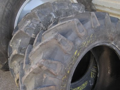 2x 480/65/28 Pirelli tyres 95%