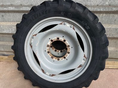 2x 13.6/48 + 2x 11.2/36 Alliance row crop wheels, will fit an MF 6290, MF 6480, MF 7618 and JD 6900 tractors