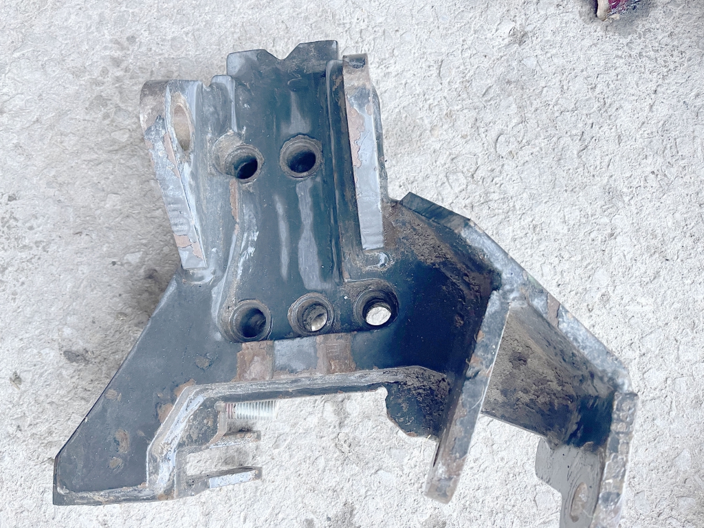 McConnel axle mount hedge trimmer brackets, to fit John Deere 20 series 6 cylinder tractors with cab suspension