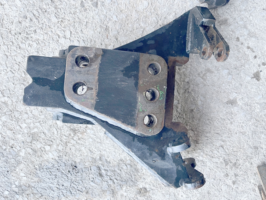 McConnel axle mount hedge trimmer brackets, to fit John Deere 20 series 6 cylinder tractors with cab suspension