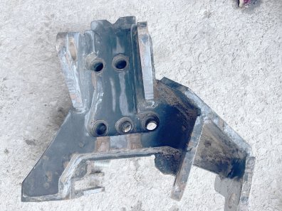 McConnel axle mount hedge trimmer brackets, to fit John Deere 20 series 6 cylinder tractors with cab suspension