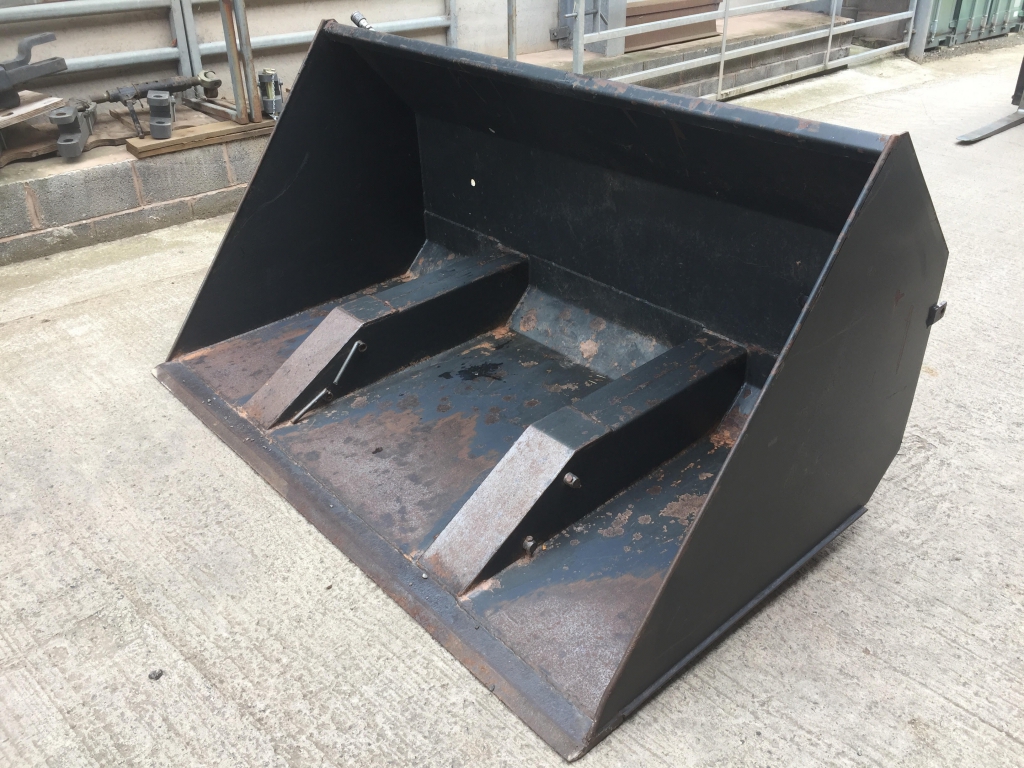 Quicke 200XH toe tip high reach bucket, used, 6ft 6" wide, 1.75 cube, Euro hooks, this bucket has done very little and is in good order