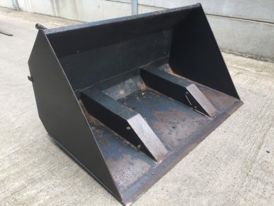 Quicke 200XH toe tip high reach bucket, used, 6ft 6" wide, 1.75 cube, Euro hooks, this bucket has done very little and is in good order