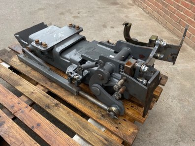 Dromone pickup hitch for Fendt 718/820, this hitch will also fit an MF 7490/7499