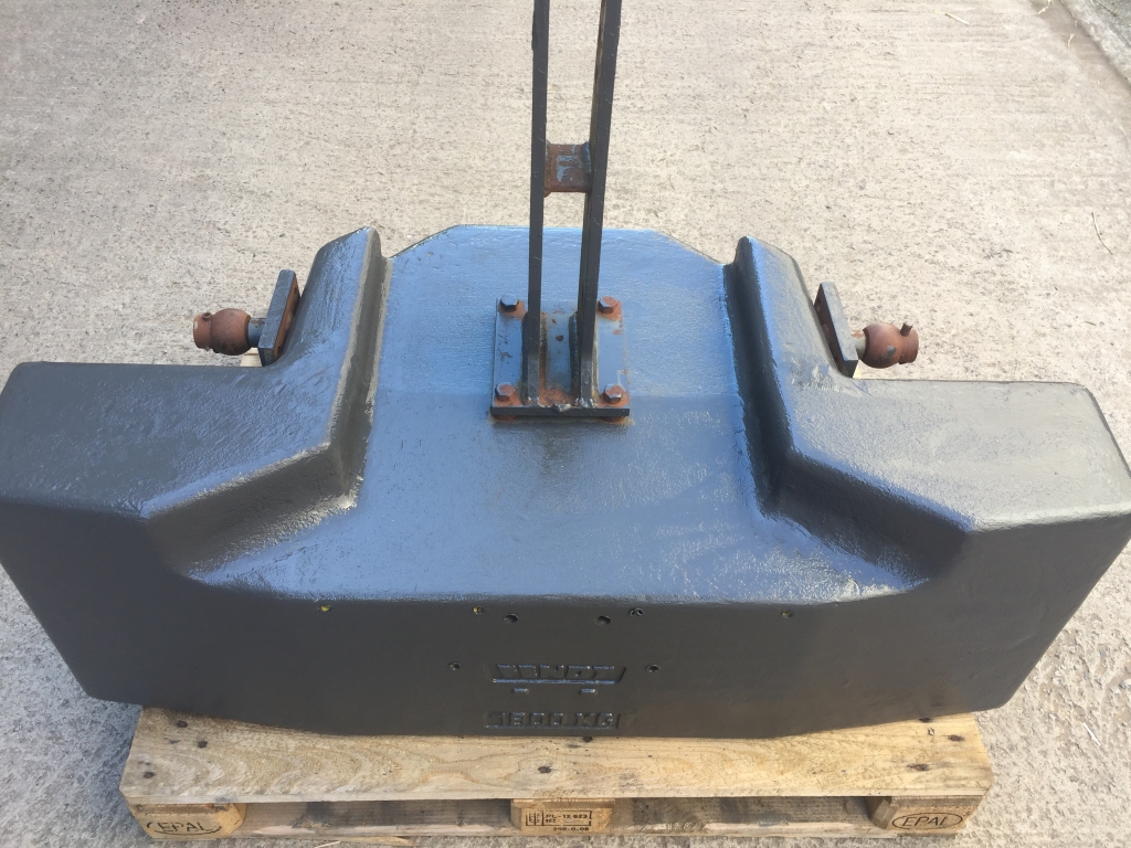 Fendt 1800kg weight block, 3 point linkage mounted