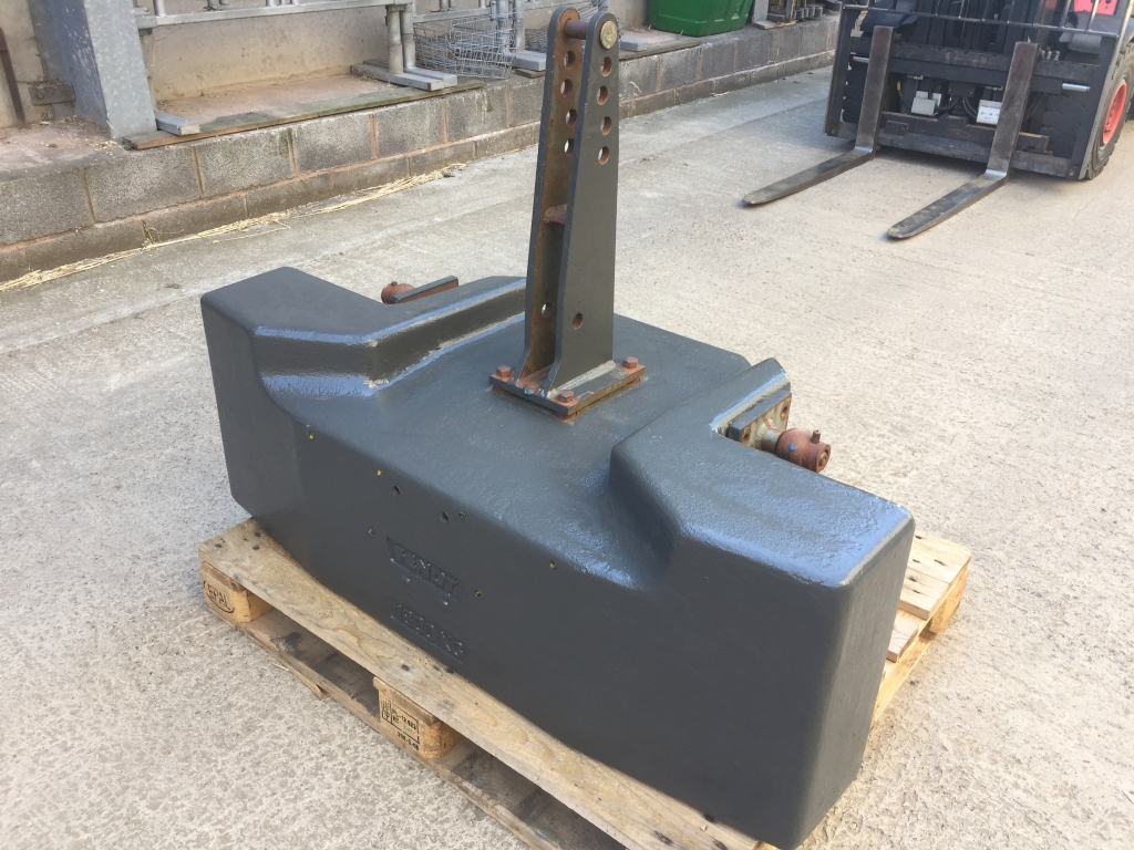 Fendt 1800kg weight block, 3 point linkage mounted