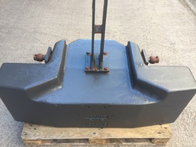 Fendt 1800kg weight block, 3 point linkage mounted