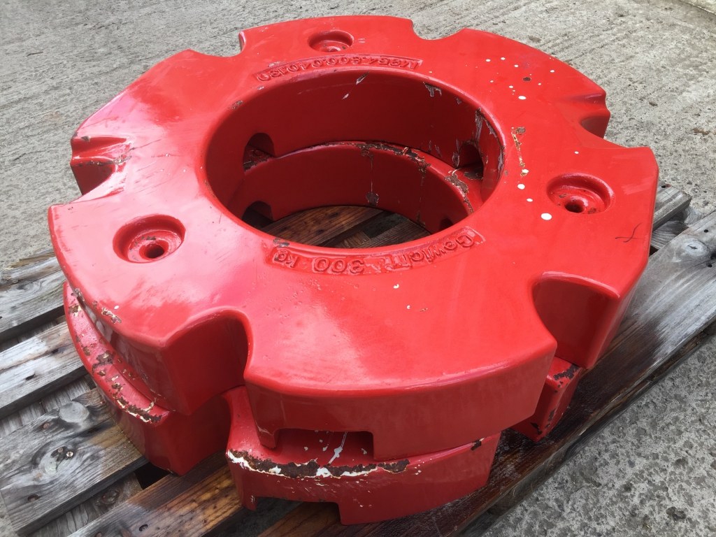 2x Fendt 300kg rear wheel weights