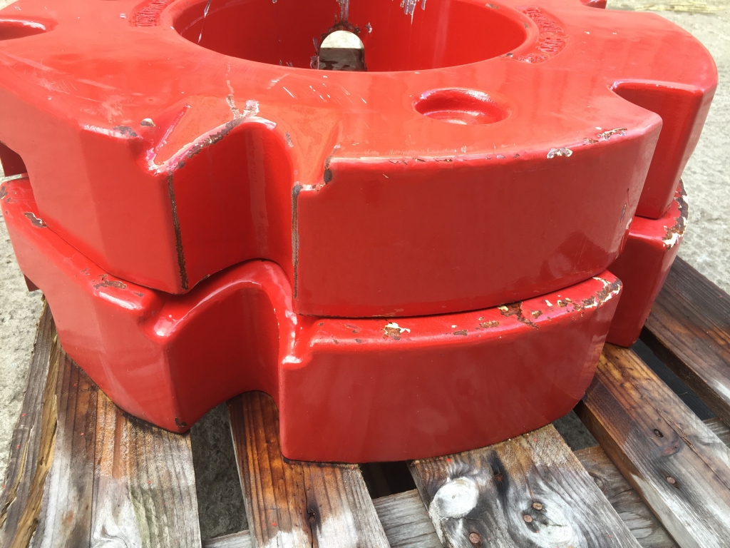 2x Fendt 300kg rear wheel weights