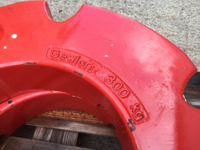 2x Fendt 300kg rear wheel weights