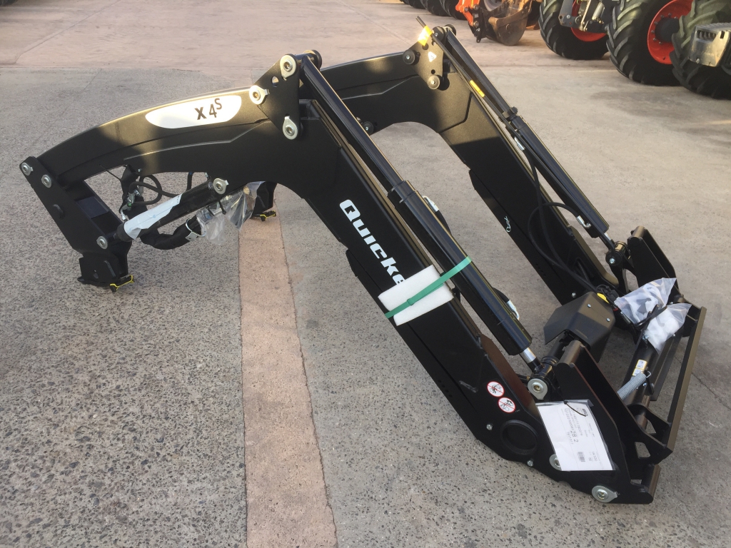 new Quicke X4s loader boom, Euro carriage, soft ride suspension, third service, self levelling, this boom would suit 60hp - 100hp 4 cylinder tractor