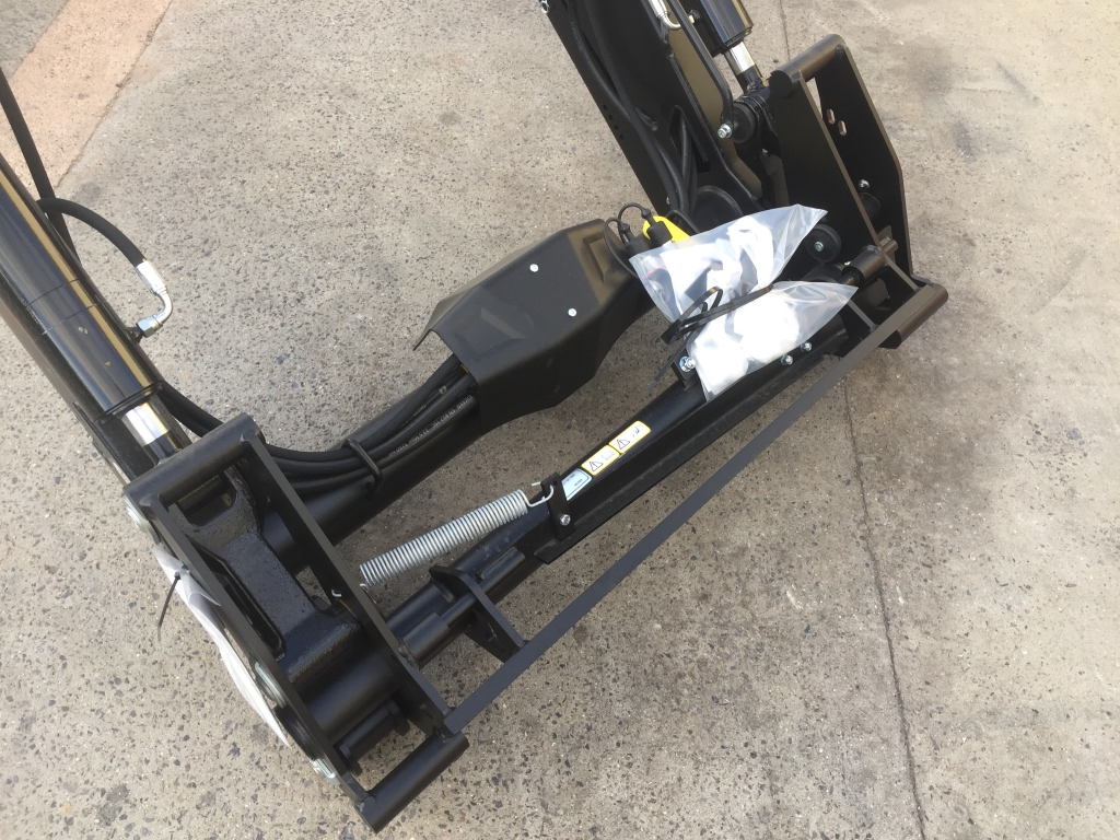 new Quicke X4s loader boom, Euro carriage, soft ride suspension, third service, self levelling, this boom would suit 60hp - 100hp 4 cylinder tractor