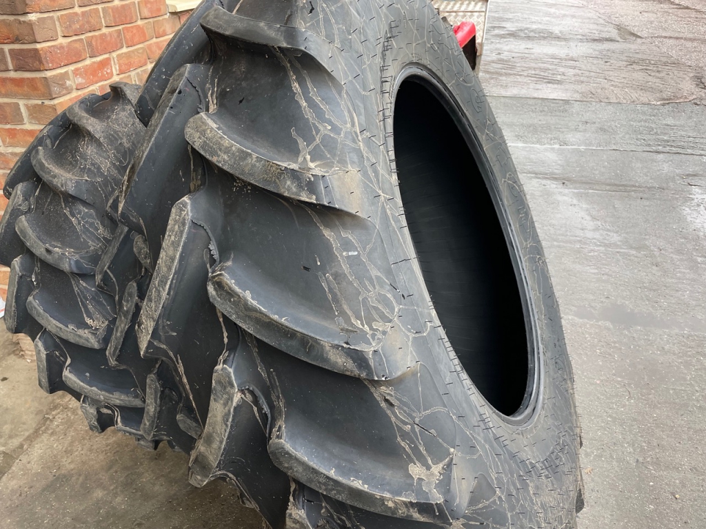 2x 16.9/34 + 2x 13.6/24 Firestone tyres, 95%