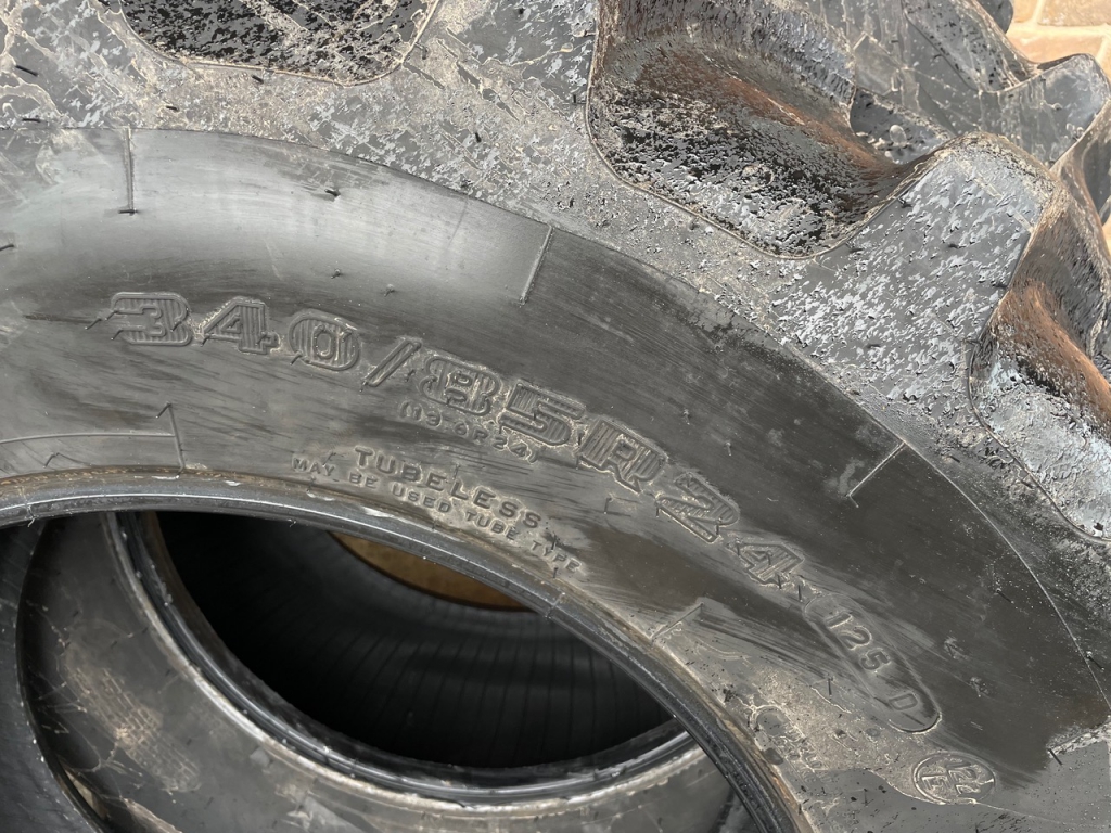 2x 16.9/34 + 2x 13.6/24 Firestone tyres, 95%