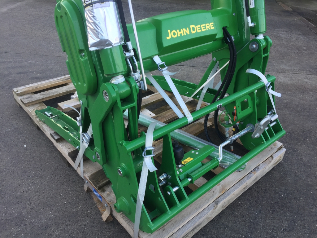 John Deere 623R loader boom, new, Euro carriage, Soft ride suspension, hydraulic locking pins, third service, boom lights, multi coupling, this loader will fit 4 cylinder tractors