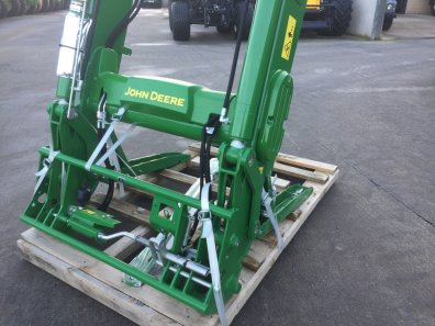 John Deere 623R loader boom, new, Euro carriage, Soft ride suspension, hydraulic locking pins, third service, boom lights, multi coupling, this loader will fit 4 cylinder tractors