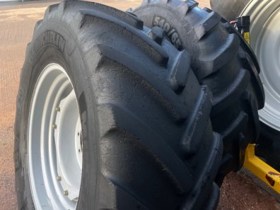 2x 650/65/42 + 2x 540/65/30 Michelin tyres fitted to Massey Ferguson wheels