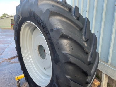 2x 650/65/42 + 2x 540/65/30 Michelin tyres fitted to Massey Ferguson wheels