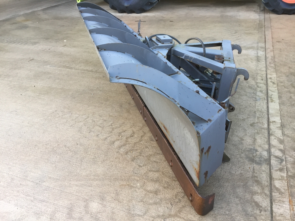 HOLMS snow plough, 9ft wide, hydraulic offset, Trima hooks