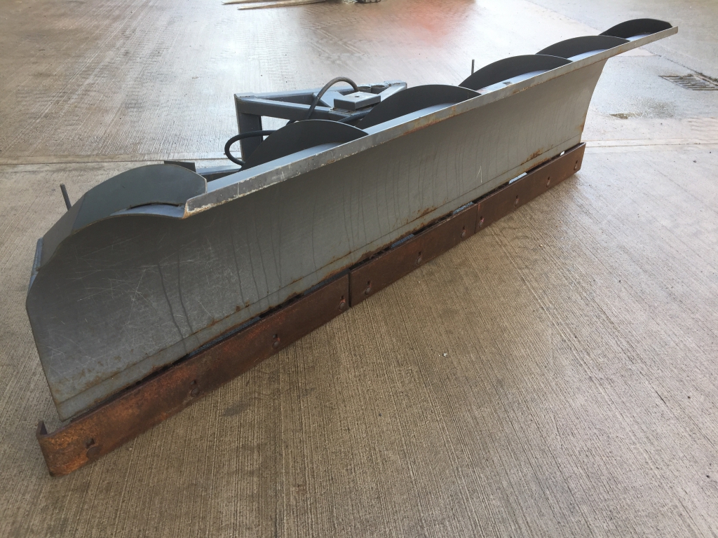 HOLMS snow plough, 9ft wide, hydraulic offset, Trima hooks