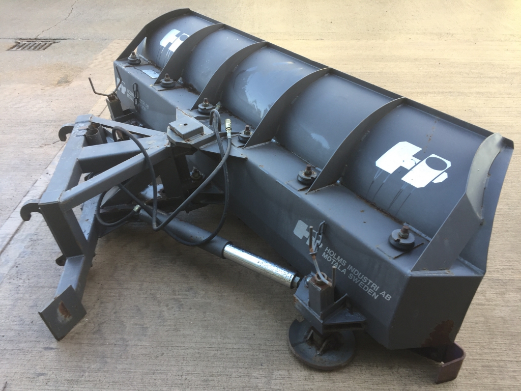 HOLMS snow plough, 9ft wide, hydraulic offset, Trima hooks