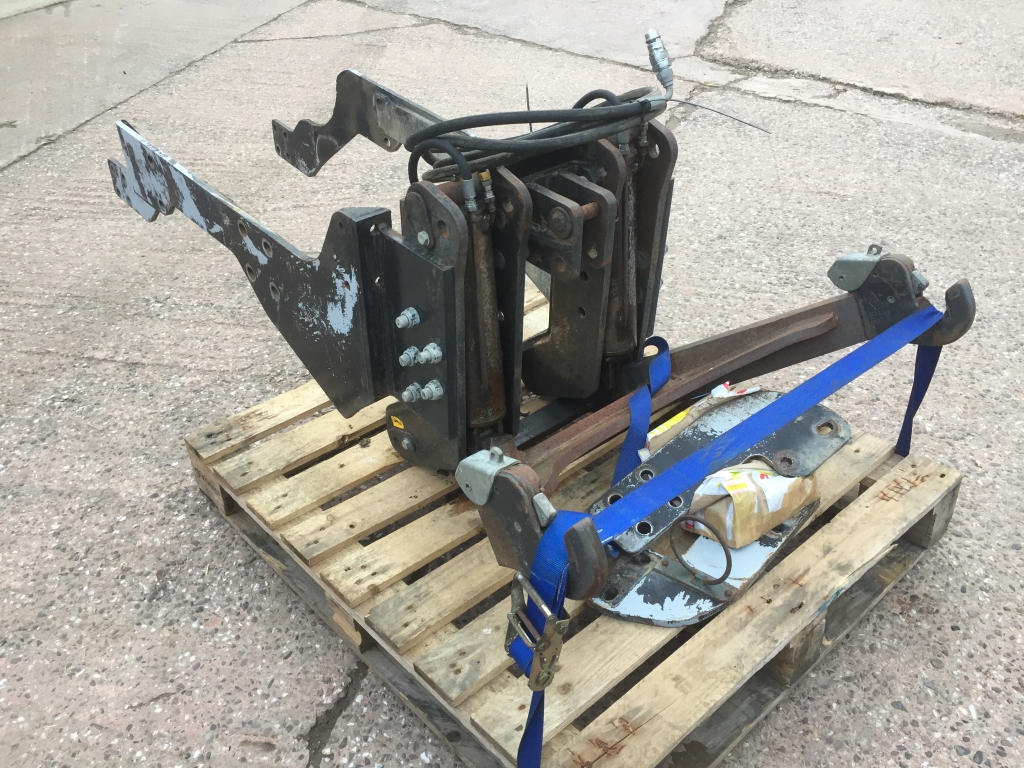 Flexicoil front linkage to fit 4 Massey Ferguson cylinder 6200 series tractor, used