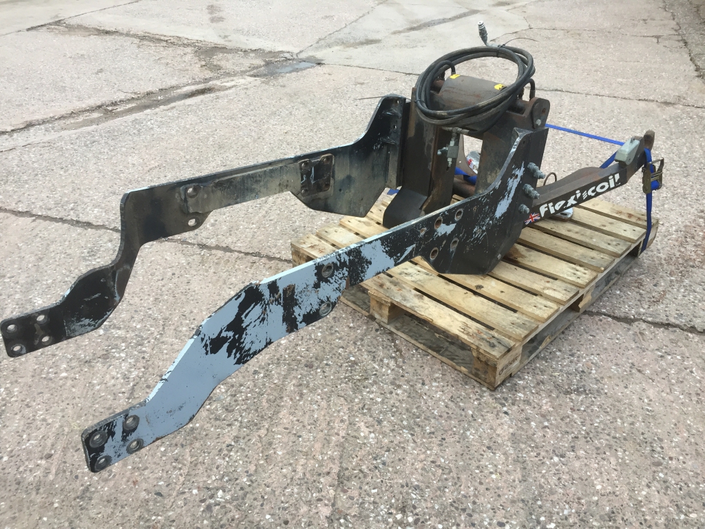 Flexicoil front linkage to fit 4 Massey Ferguson cylinder 6200 series tractor, used