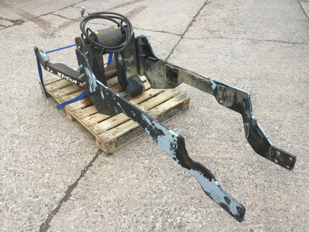 Flexicoil front linkage to fit 4 Massey Ferguson cylinder 6200 series tractor, used