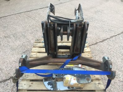 Flexicoil front linkage to fit 4 Massey Ferguson cylinder 6200 series tractor, used