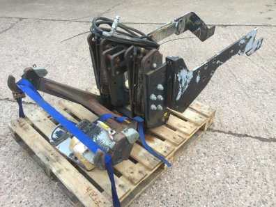 Flexicoil front linkage to fit 4 Massey Ferguson cylinder 6200 series tractor, used