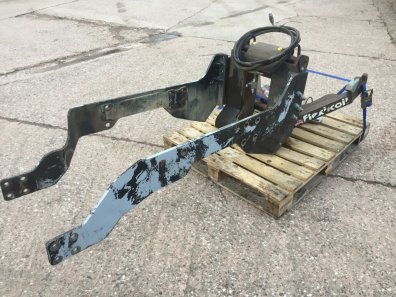 Flexicoil front linkage to fit 4 Massey Ferguson cylinder 6200 series tractor, used