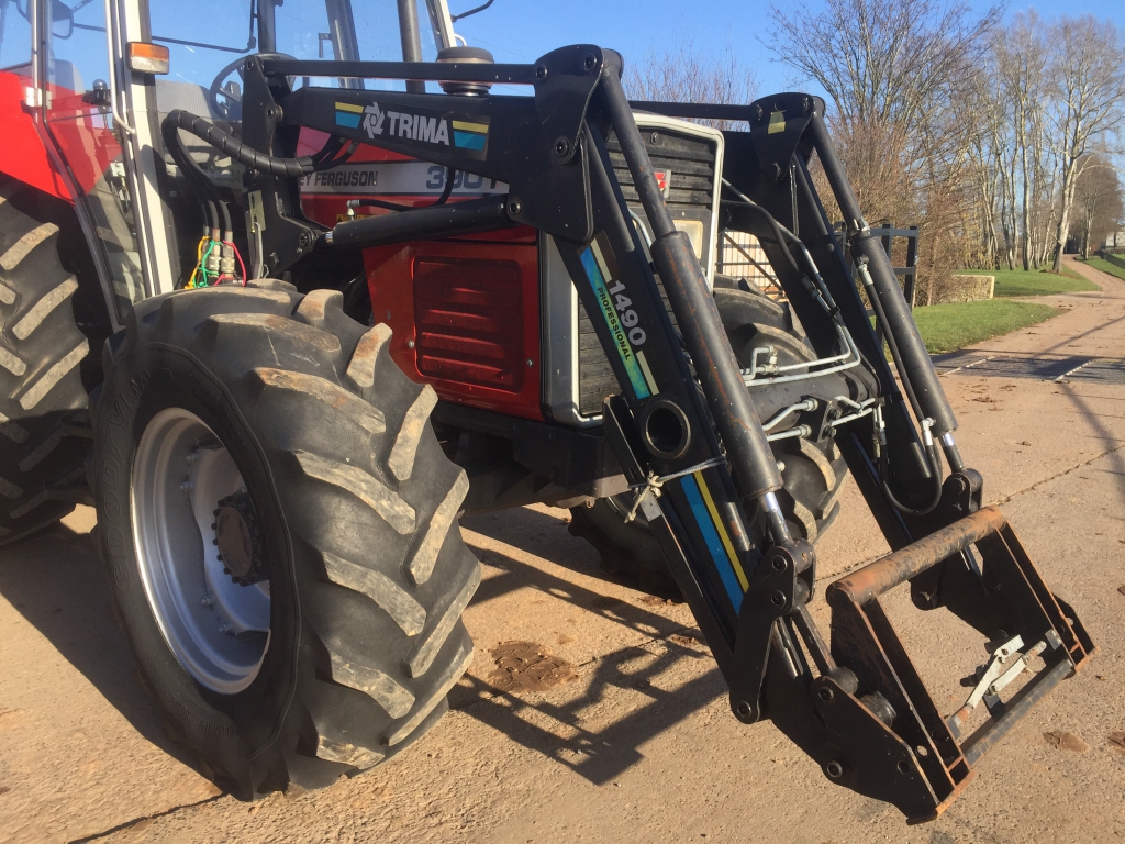 Trima 1490 Professional loader, Trima carriage, joystick control, complete with brackets and valve to fit Massey Ferguson 390 tractor