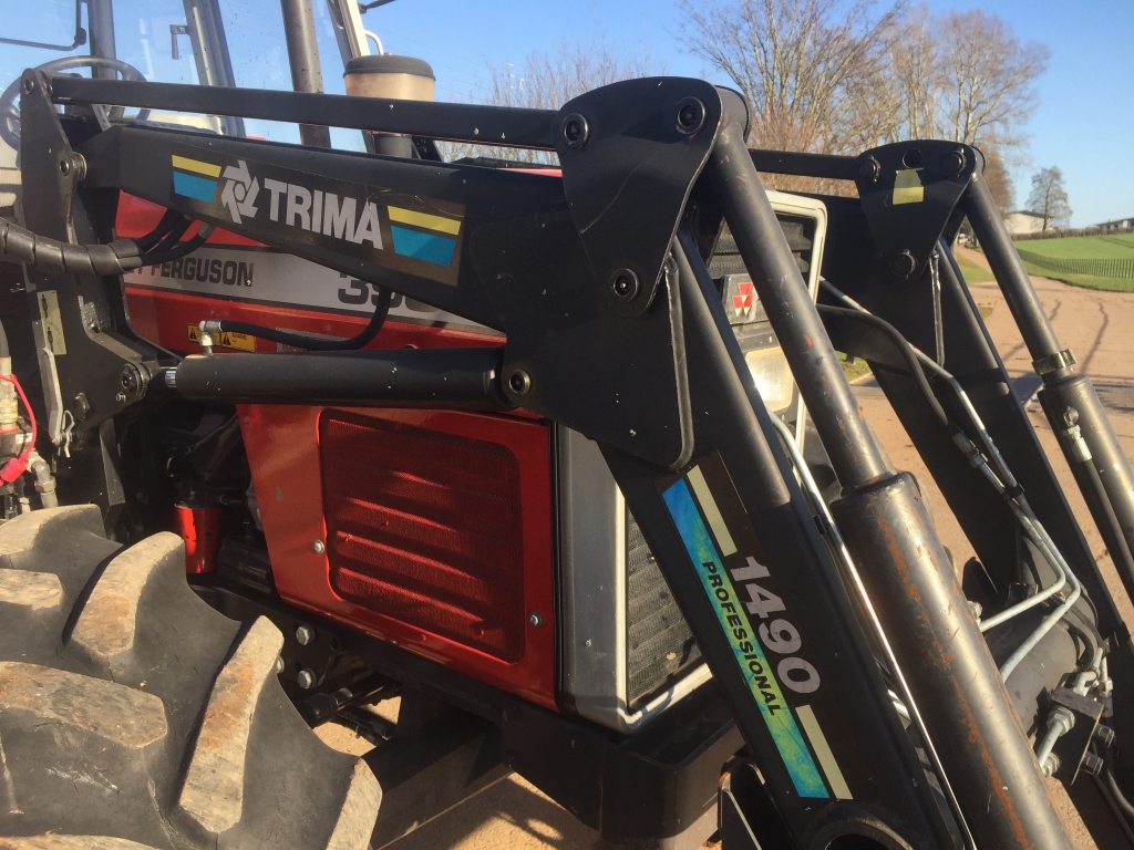 Trima 1490 Professional loader, Trima carriage, joystick control, complete with brackets and valve to fit Massey Ferguson 390 tractor