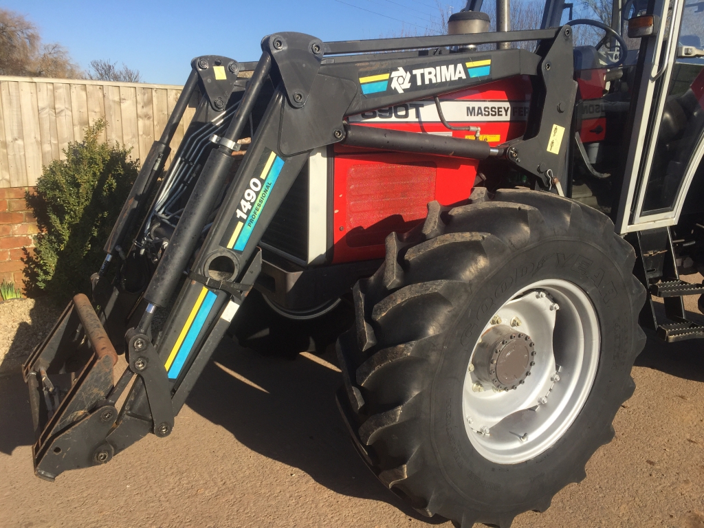 Trima 1490 Professional loader, Trima carriage, joystick control, complete with brackets and valve to fit Massey Ferguson 390 tractor