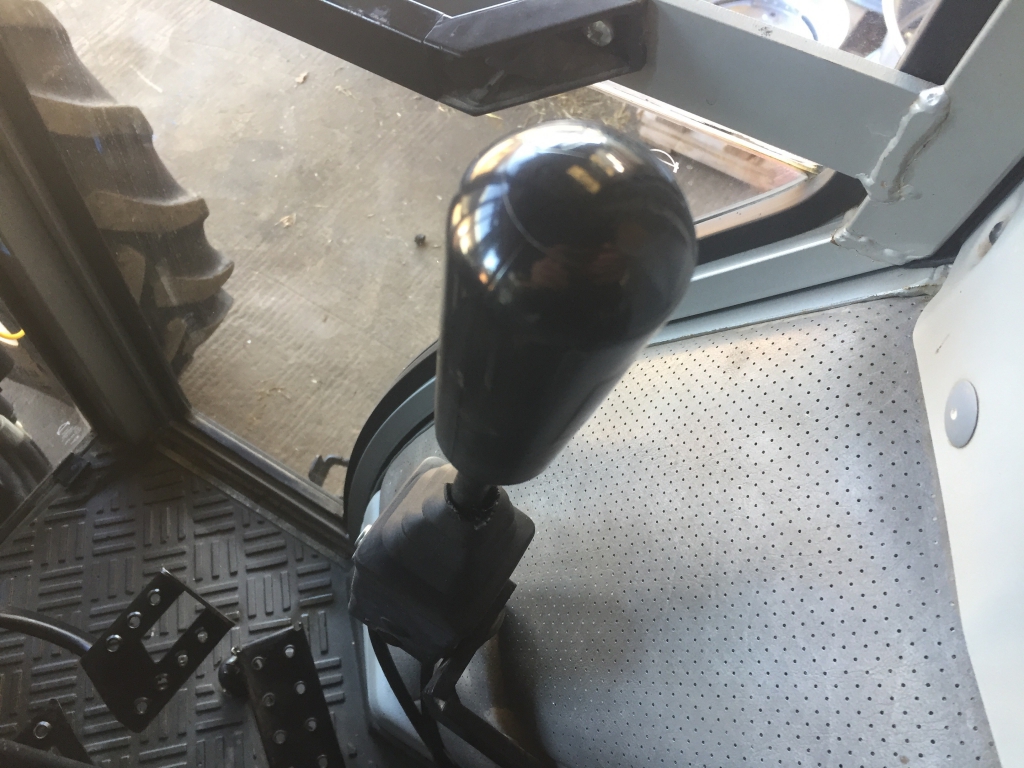 Trima 1490 Professional loader, Trima carriage, joystick control, complete with brackets and valve to fit Massey Ferguson 390 tractor