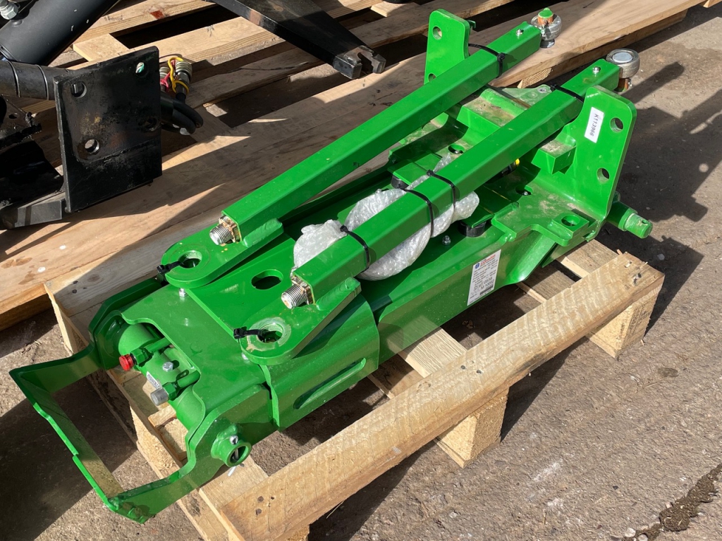 John Deere 6120M pickup hitch, new, it will also fit a JD 6400, 6410, 6420 and 6430 tractors