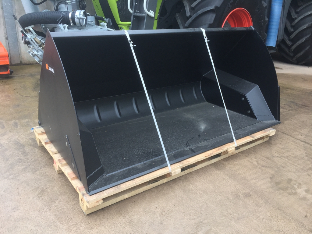 Quicke 240XH toe tip bucket, new, 7ft 6 wide, 2.1 cube