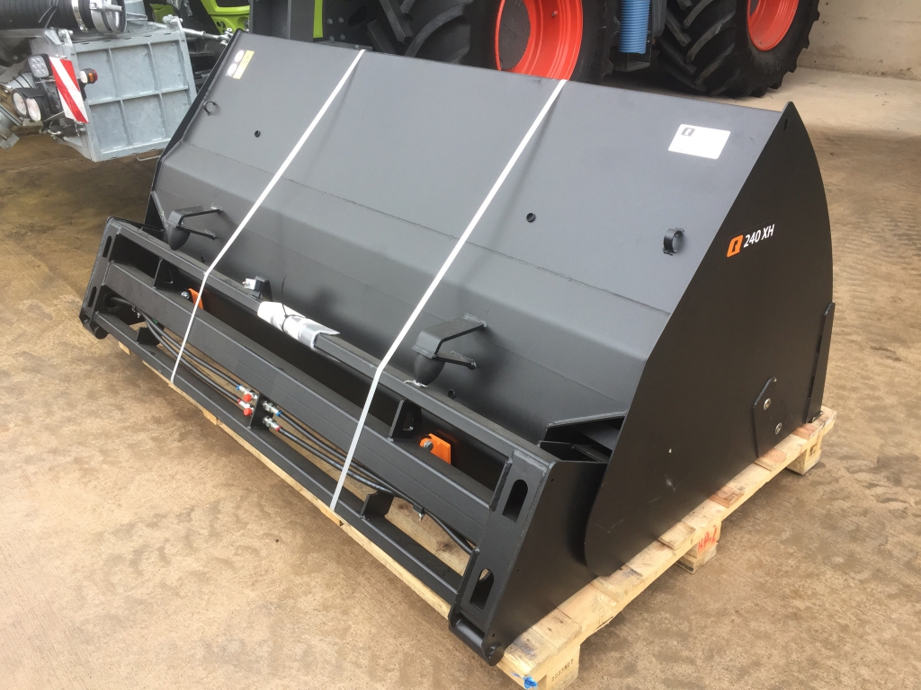 Quicke 240XH toe tip bucket, new, 7ft 6 wide, 2.1 cube