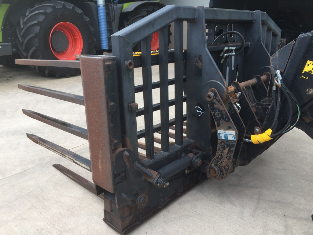 JCB folding fork, used, 14ft wide, hydraulic folding, Volvo hooks