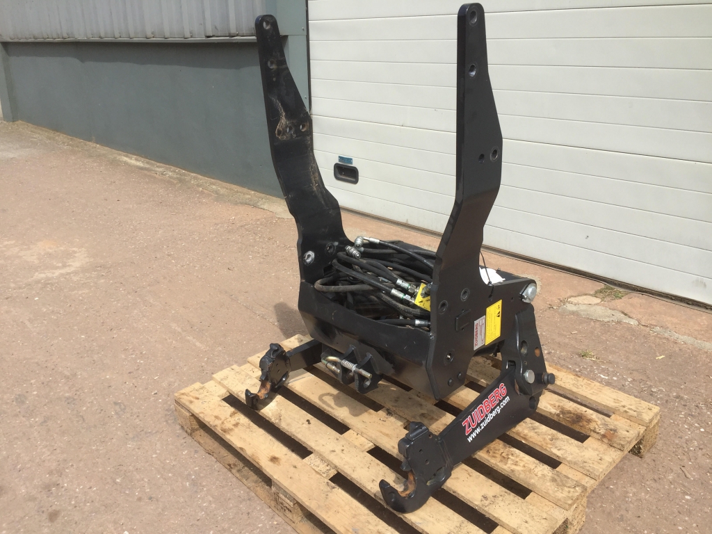 Zuidberg front linkage to fit 4 cylinder Case / New Holland tractors, as new, 2.8 ton lift
