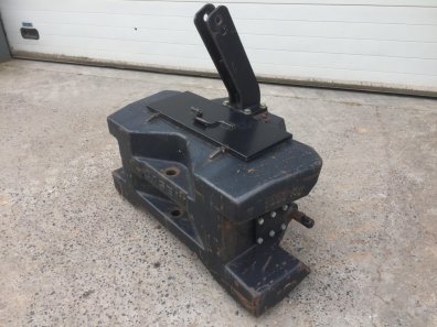 Case 1000kg weight block, used, built in tool box