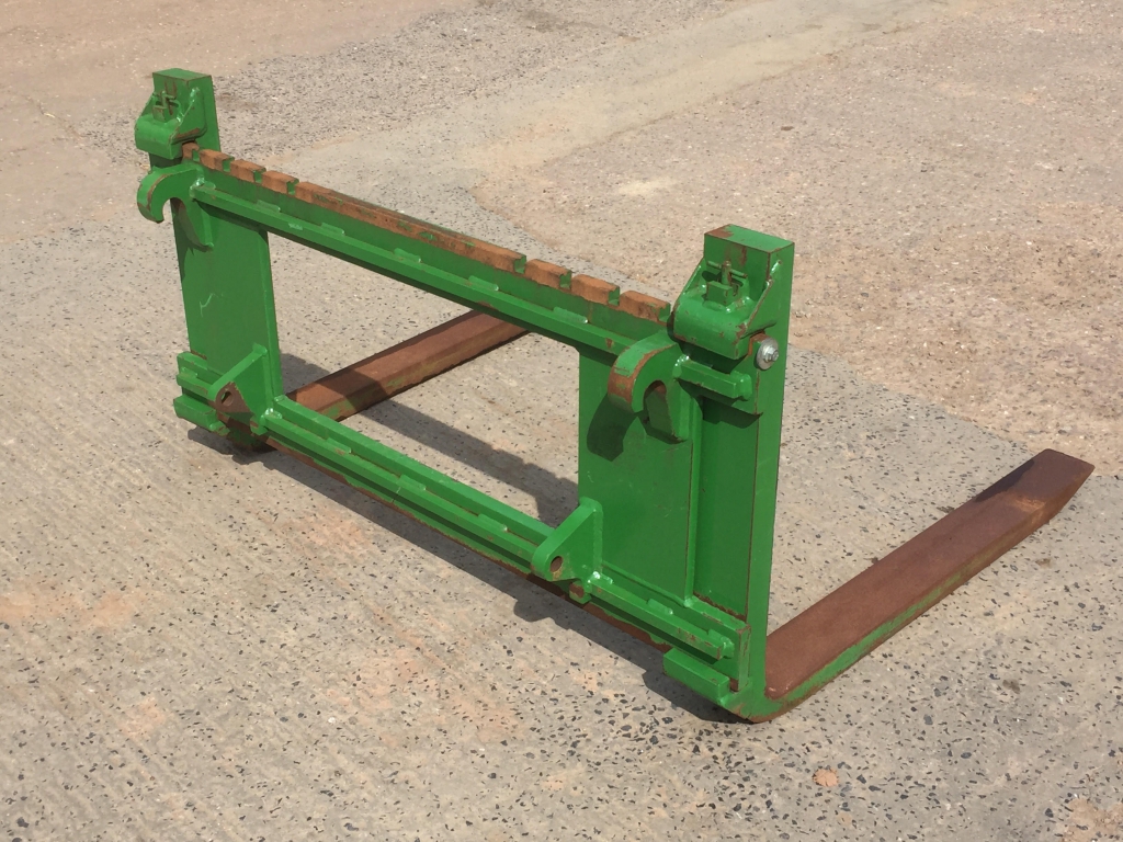 John Deere pallet tines, used, Euro 8 hooks